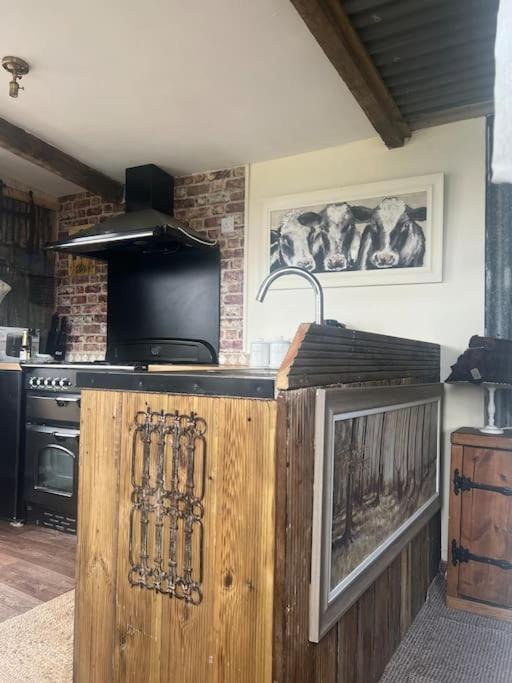 Bridie -rose With Wood Tub Country Retreat *