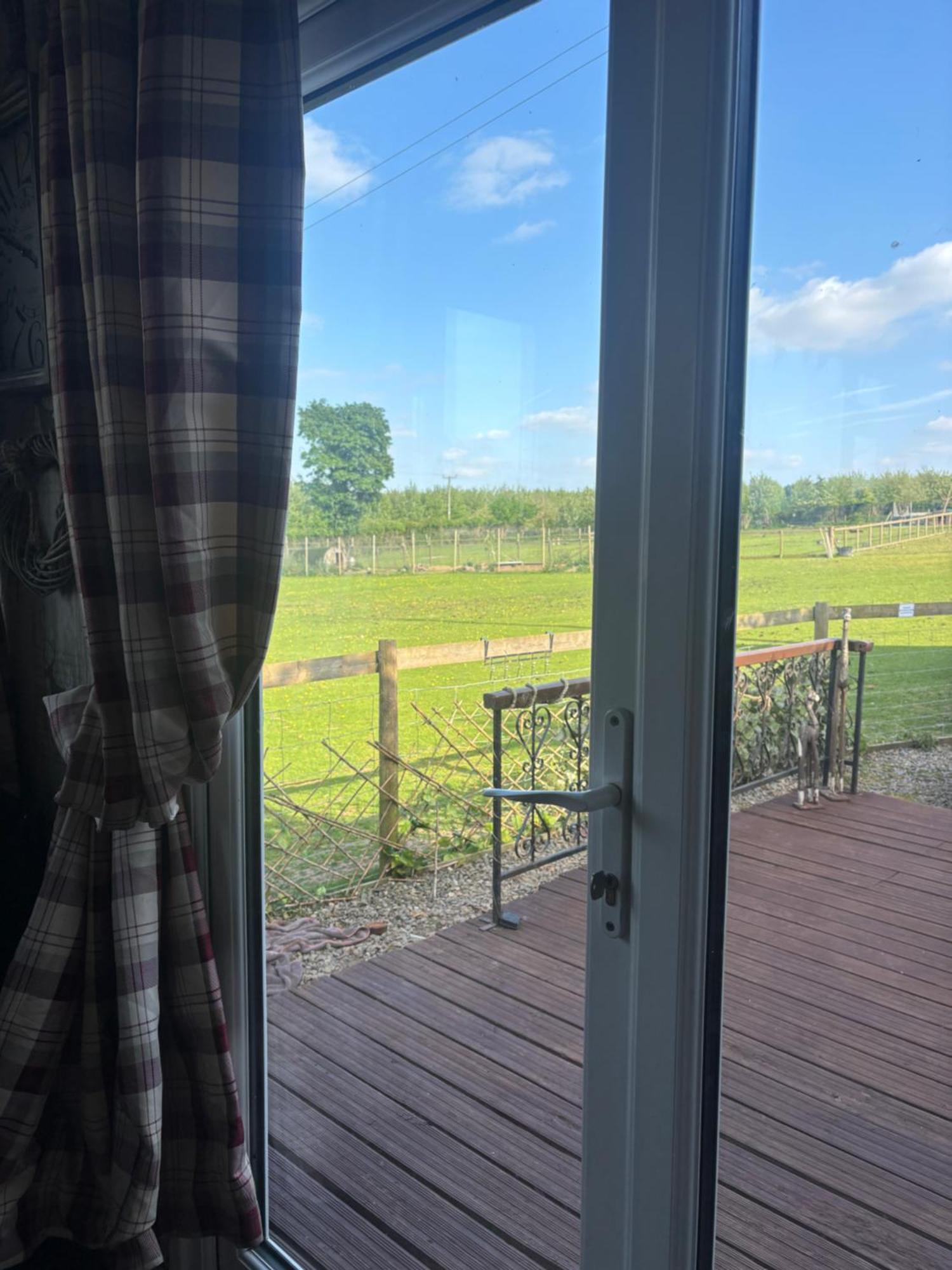 Bridie -rose With Wood Tub Country Retreat * Kington (Herefordshire)